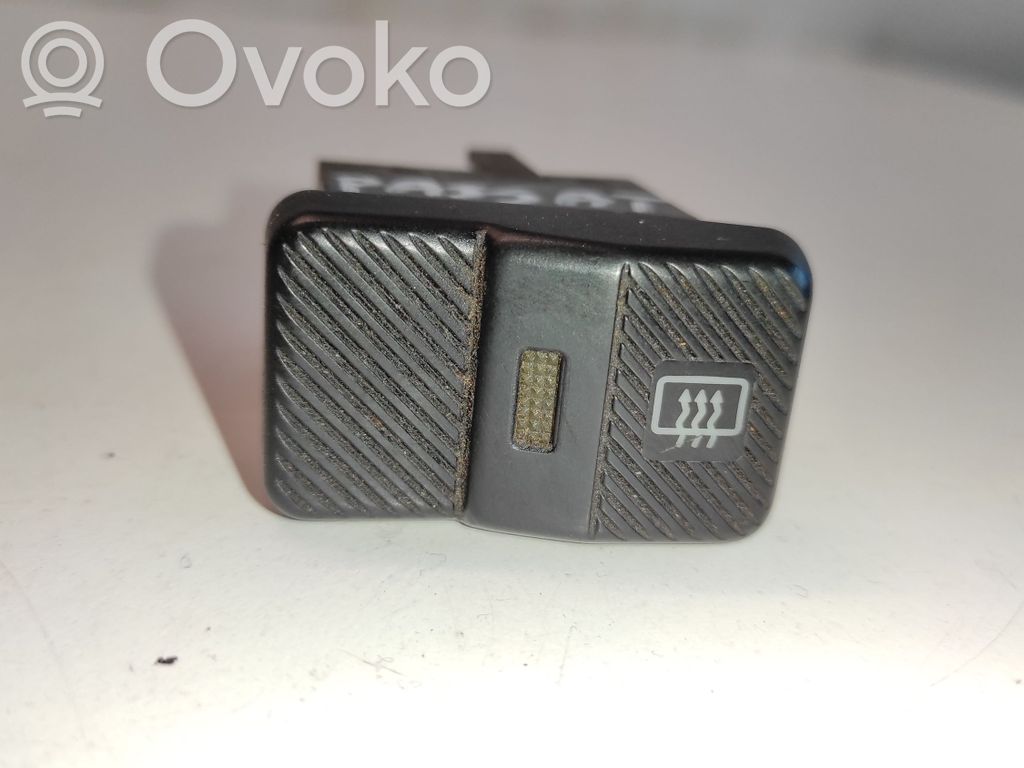 Volkswagen PASSAT B3 Stiklo šildymo elektra jungtukas 