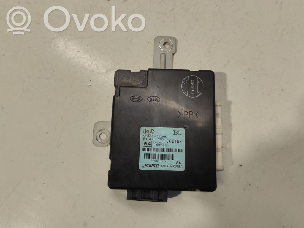 KIA Sorento Door central lock control unit/module 