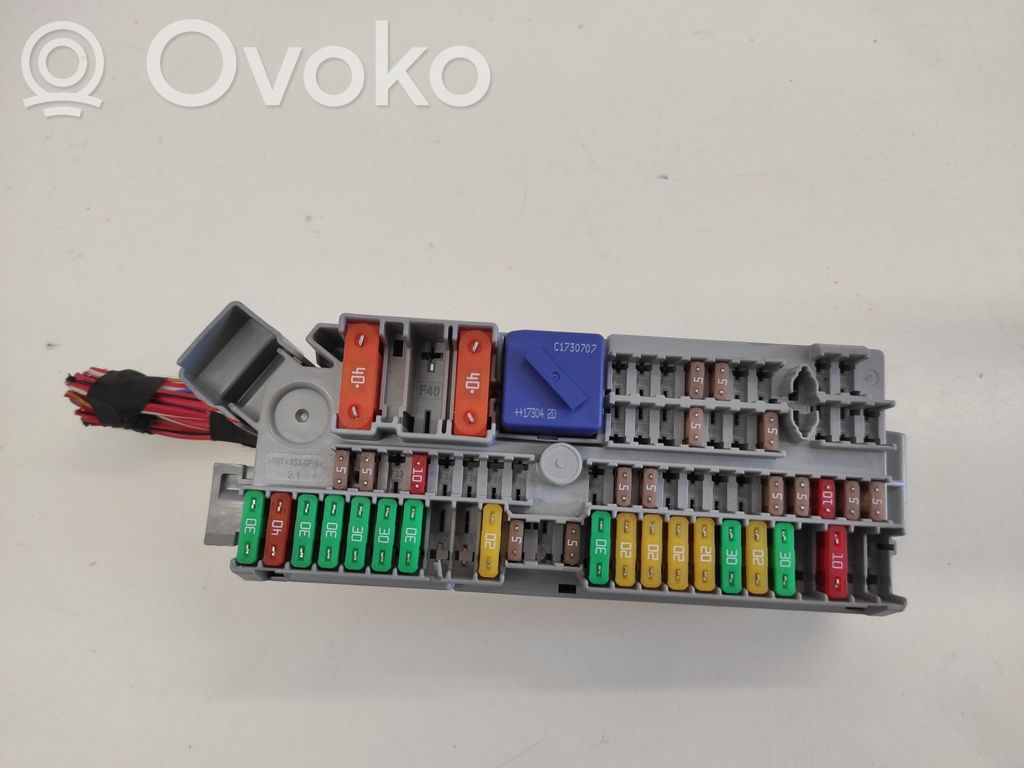 BMW 5 G30 G31 G38 Saugiklių blokas 