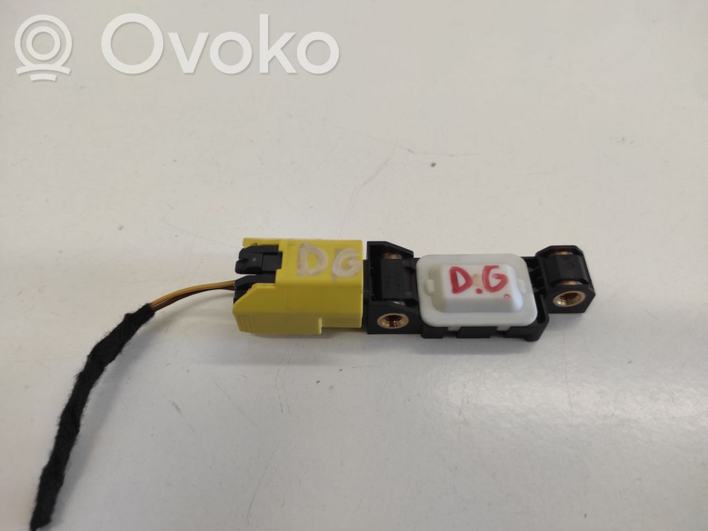 Volkswagen Touareg I Airbag deployment crash/impact sensor 