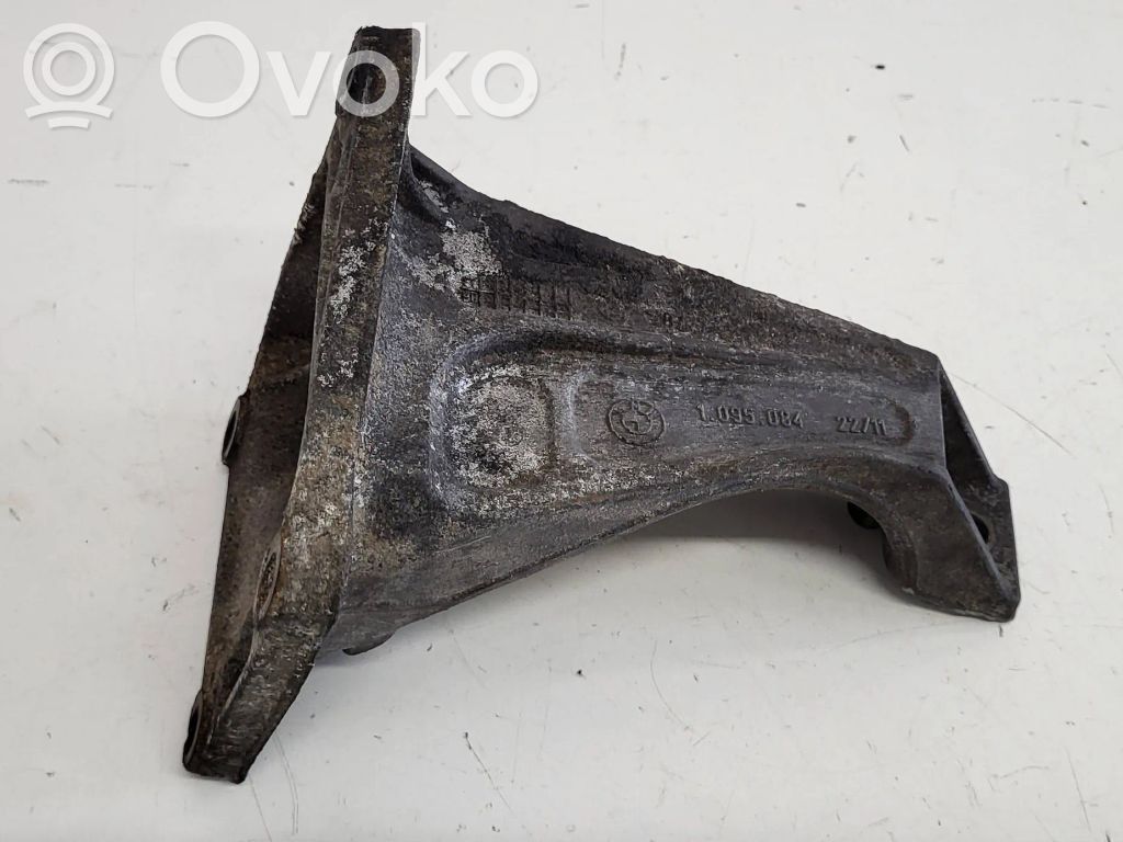 Engine mounting bracket   1095084