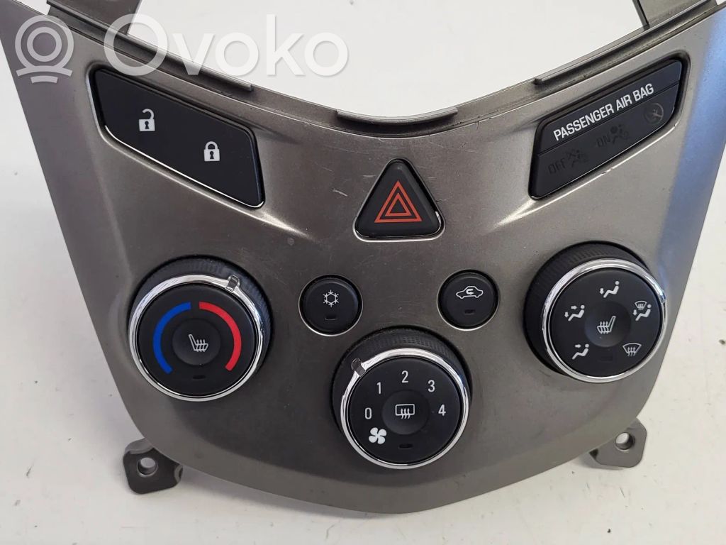 Chevrolet Aveo Climate control unit 