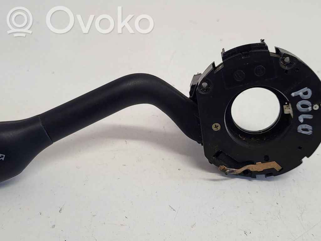 Volkswagen Polo III 6N 6N2 6NF Pagrieziena signālu / lukturu sviria 