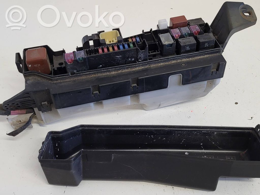 Toyota Corolla E120 E130 Sicherungskasten 