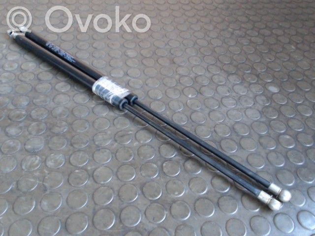 Volkswagen PASSAT B4 Vérin de capot arrière