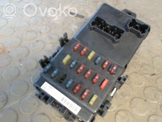 KIA Carnival Juego de caja de fusibles 