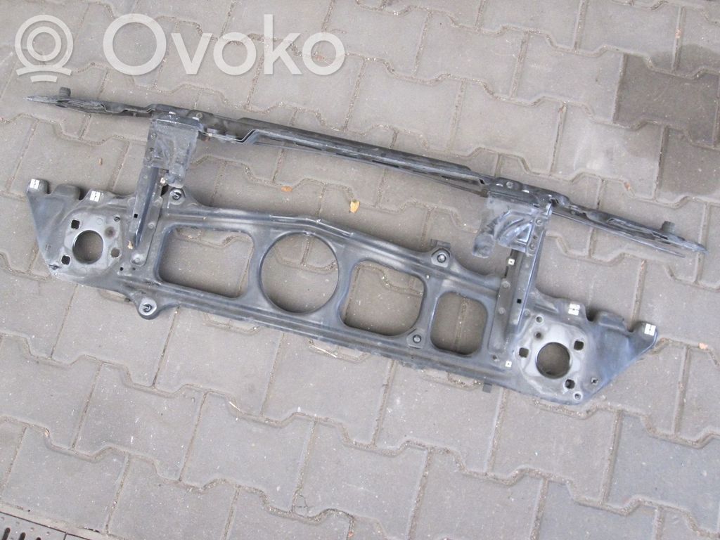 BMW 5 E39 Viršutinė dalis radiatorių panelės (televizoriaus) 