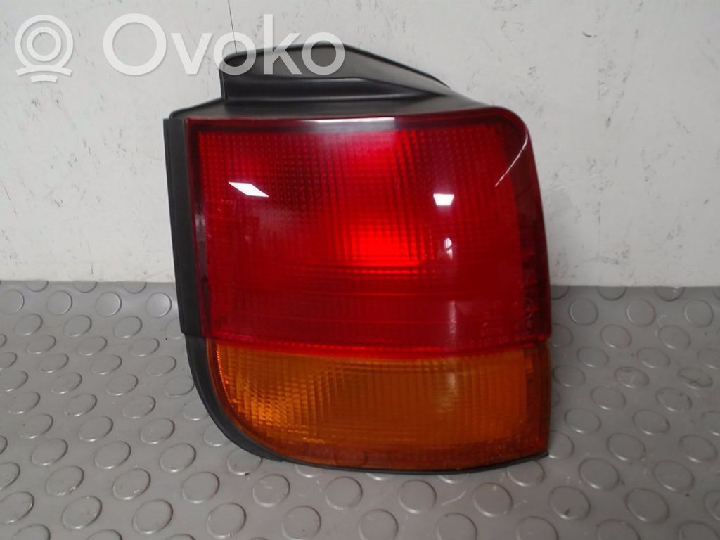 Mitsubishi Space Runner Aizmugurējais lukturis virsbūvē 