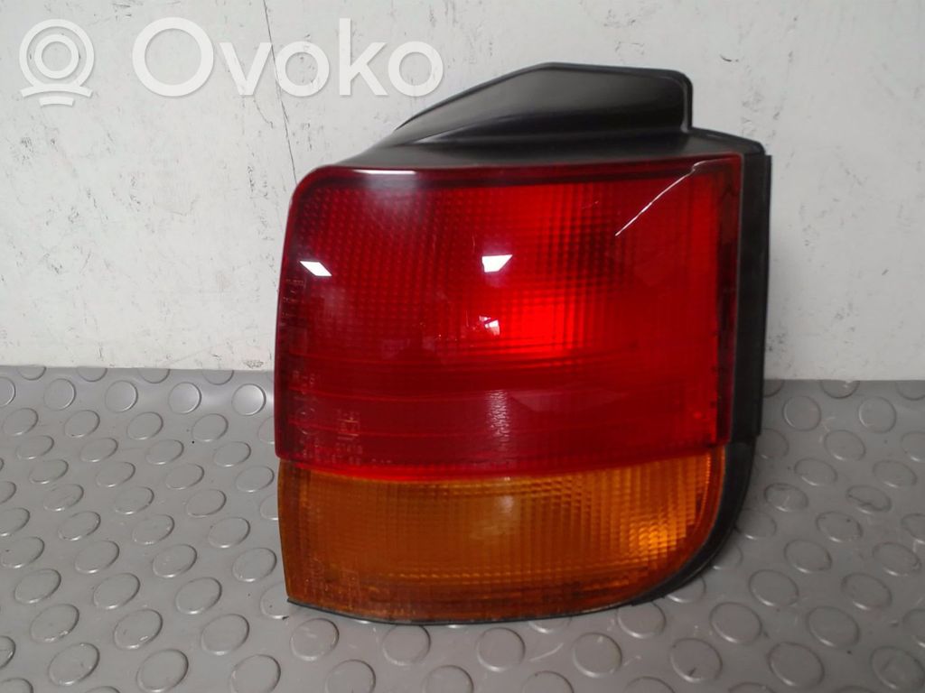 Mitsubishi Space Runner Aizmugurējais lukturis virsbūvē 