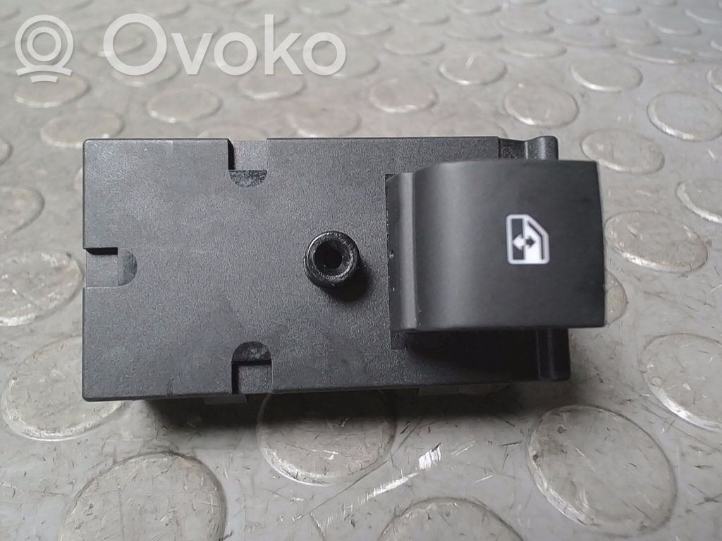 Opel Mokka Electric window control switch 