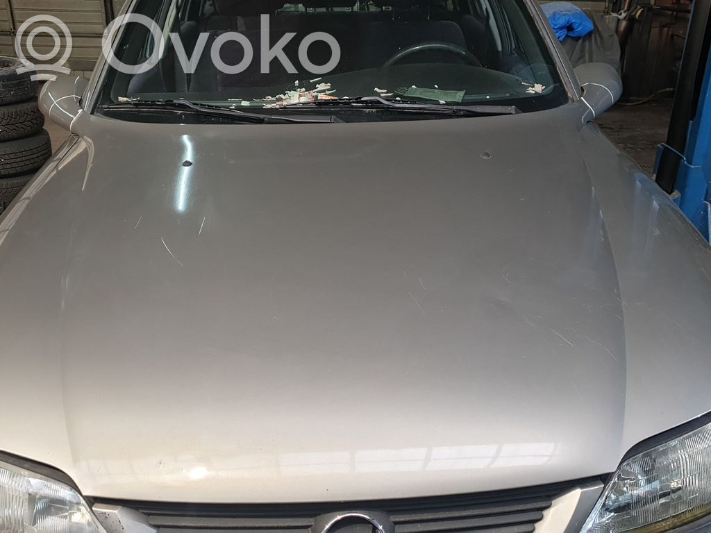 Opel Vectra B Капот двигателя 
