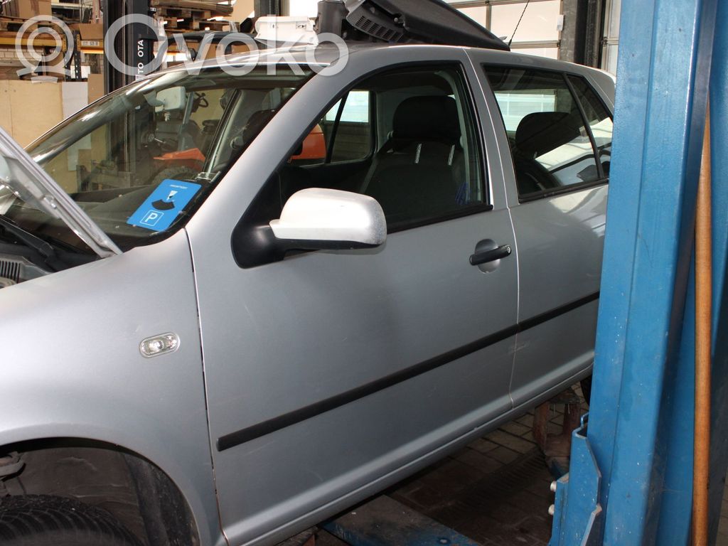 Volkswagen Golf IV Puerta delantera