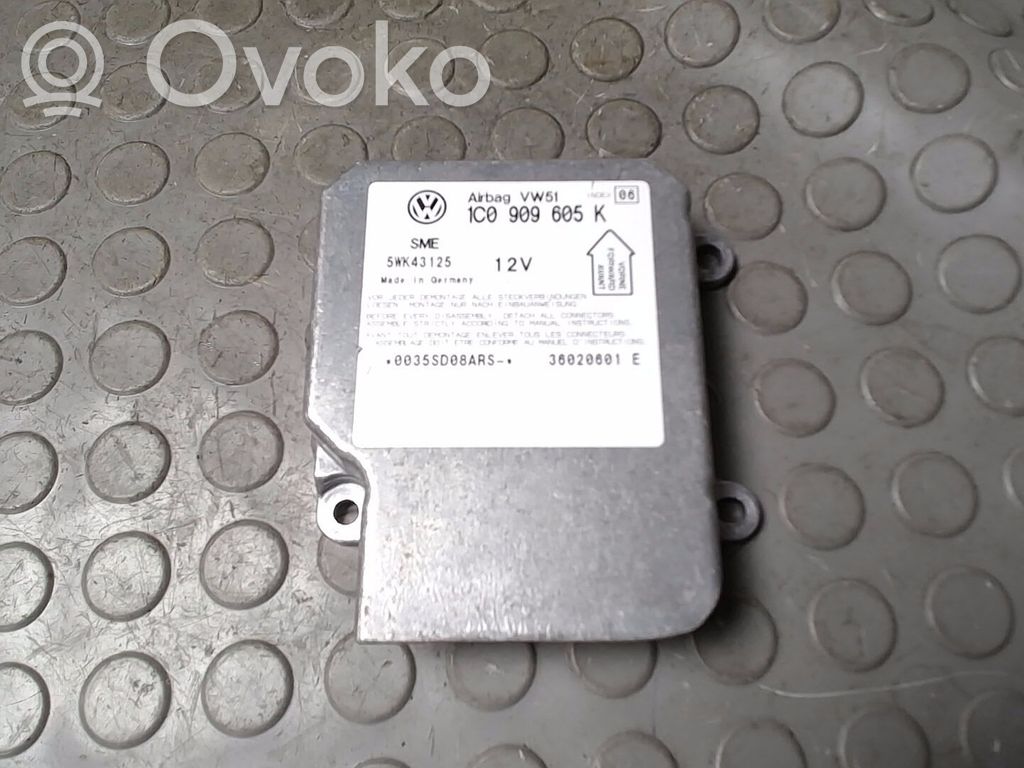 Volkswagen Polo IV 9N3 Sterownik / Moduł Airbag 