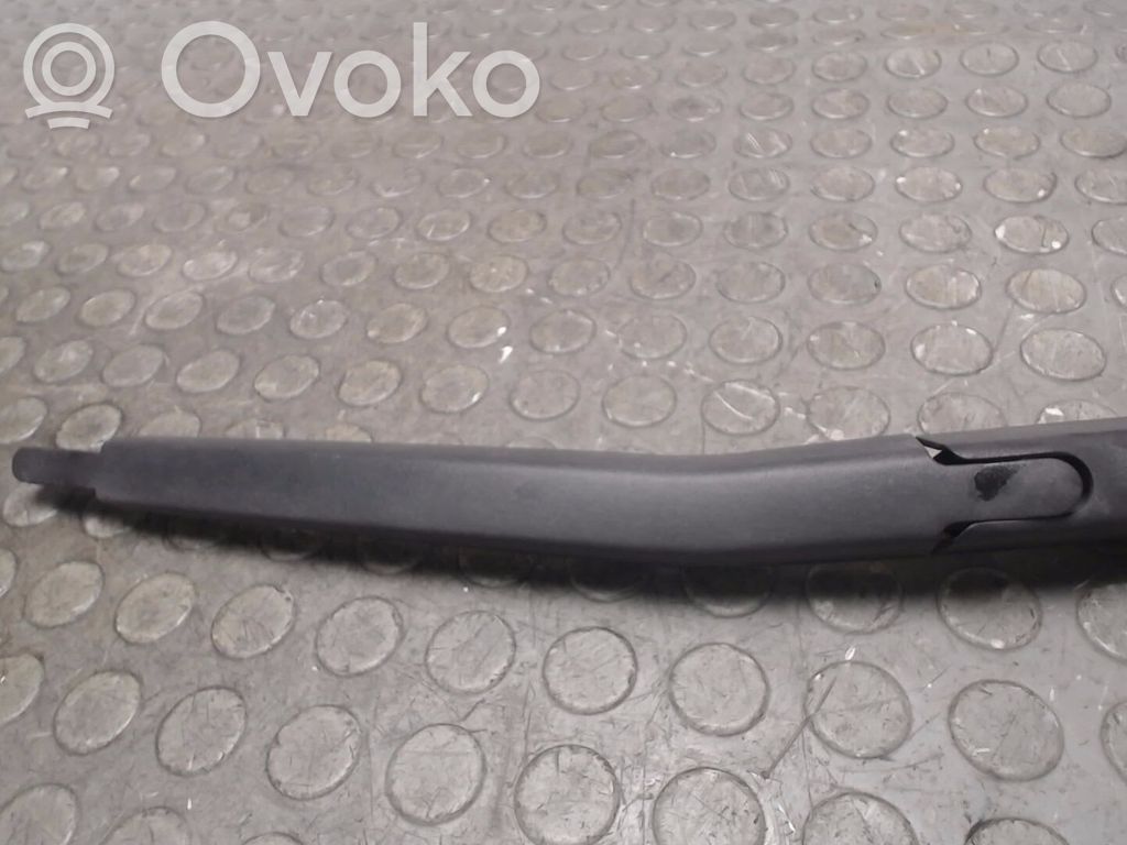 Opel Corsa D Braccio della spazzola tergicristallo posteriore 
