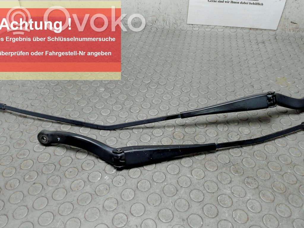 Opel Corsa D Braccio della spazzola tergicristallo anteriore