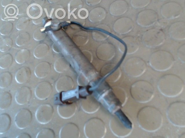 Volkswagen PASSAT B5 Inyector de combustible 