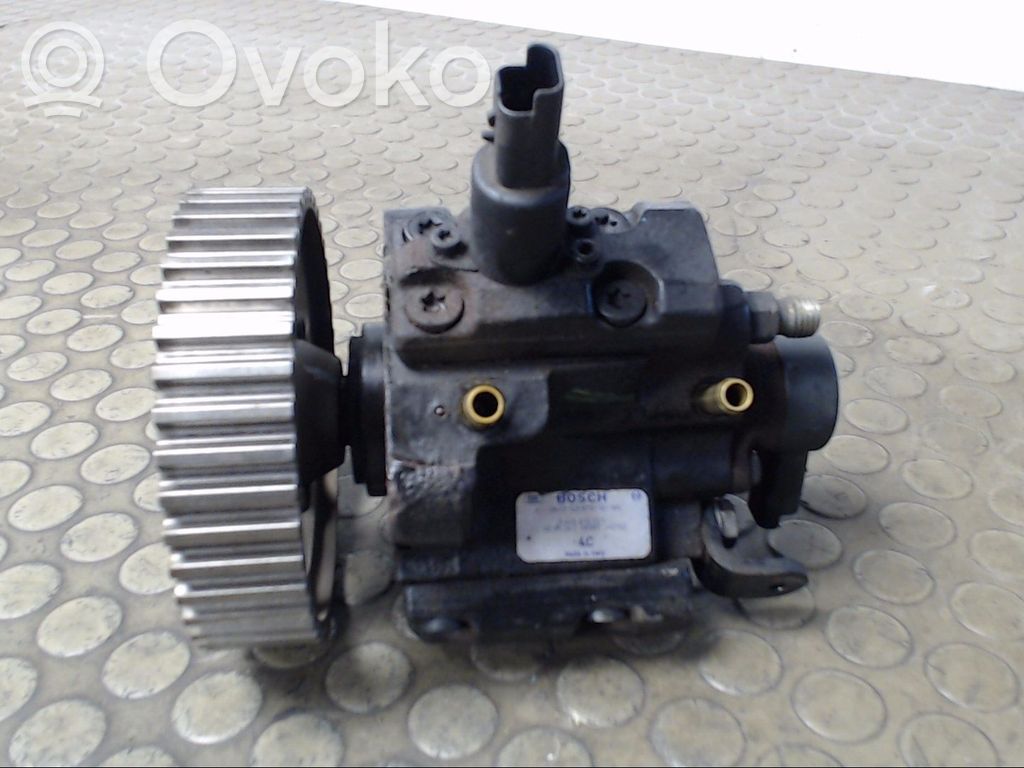 Peugeot 607 Fuel pump bracket 