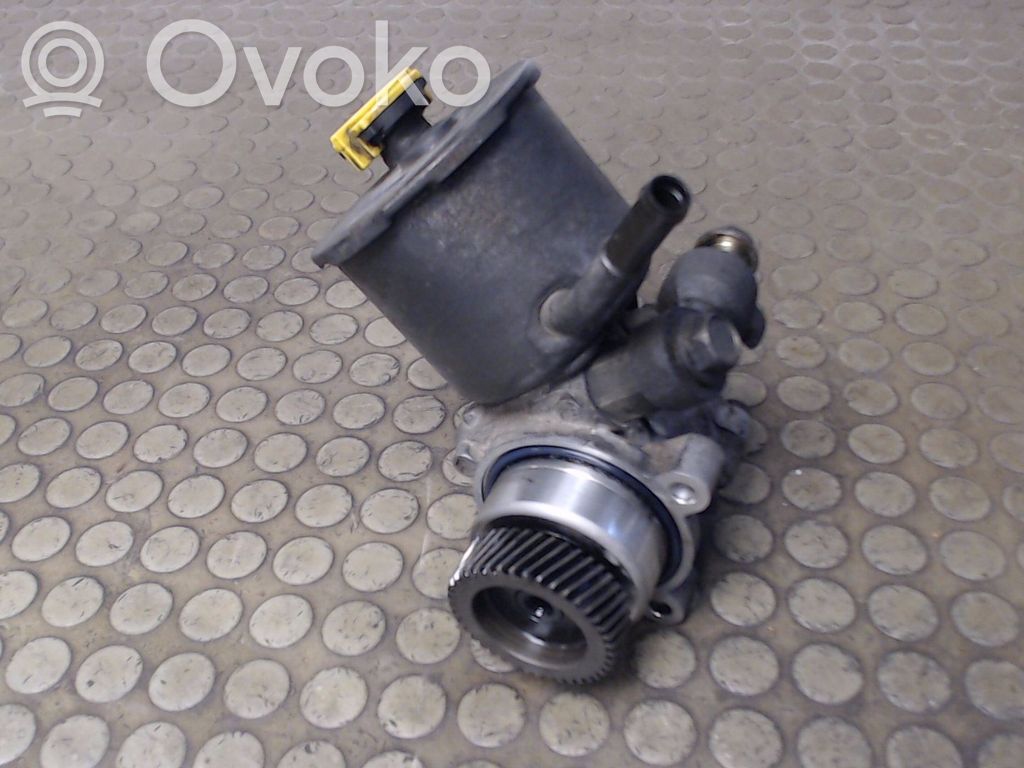 Mazda 626 Power steering pump 