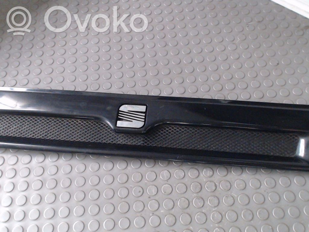 Seat Ibiza I (021A) Grilă față 