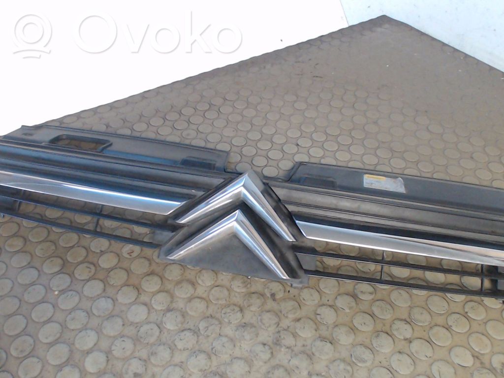 Citroen C5 Priekšējais režģis 