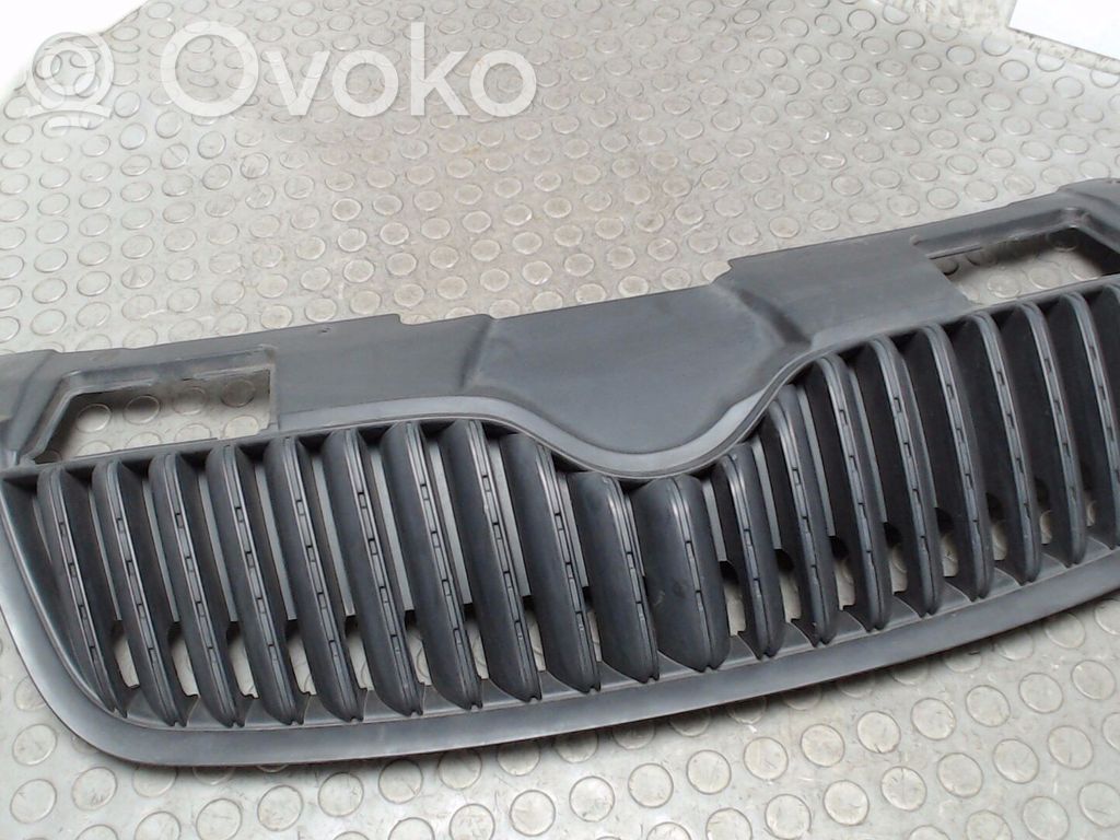 Skoda Fabia Mk2 (5J) Etusäleikkö 