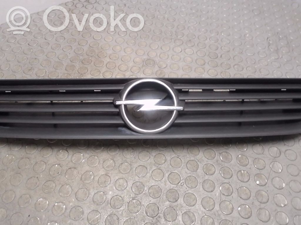 Opel Astra G Rejilla delantera