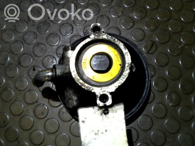 Ohjaustehostimen pumppu   6483567