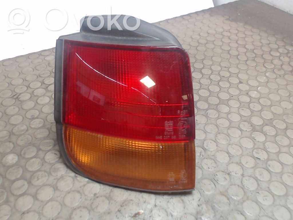 Mitsubishi Space Runner Aizmugurējais lukturis virsbūvē 