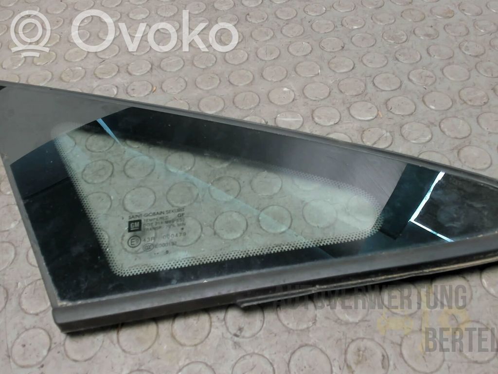 Opel Corsa D Finestrino/vetro triangolo anteriore 