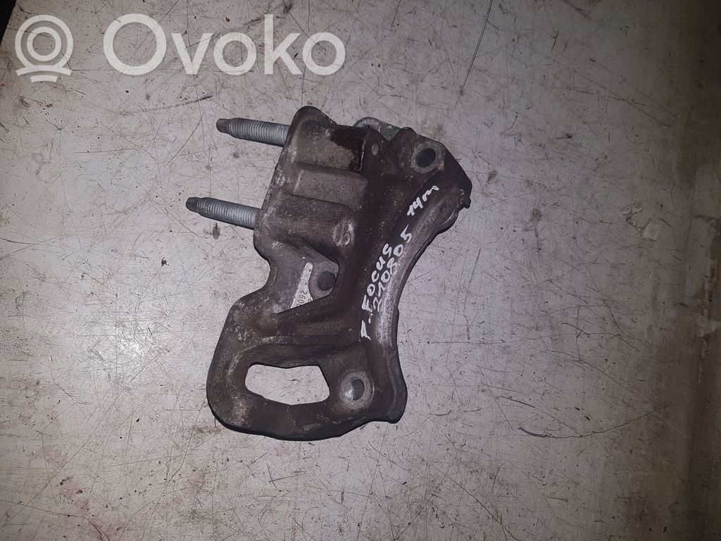 Engine mounting bracket