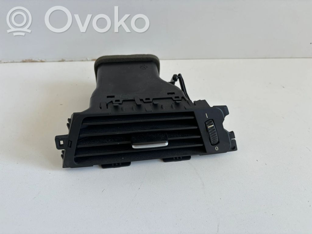 BMW 3 E90 E91 Lango oro grotelės 