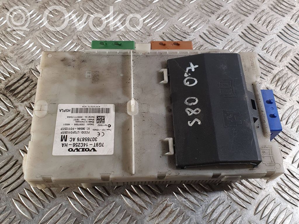 Volvo S80 Ramka / Moduł bezpieczników 