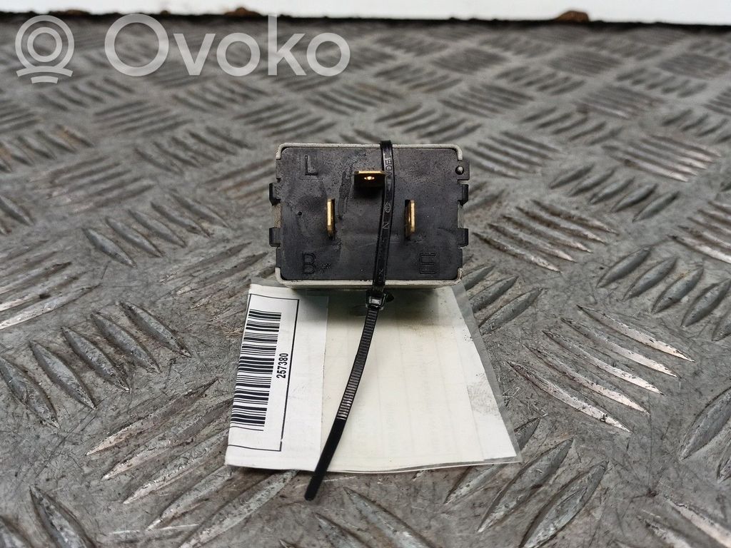 SAM control unit   MB894719,0689001731,DENSO