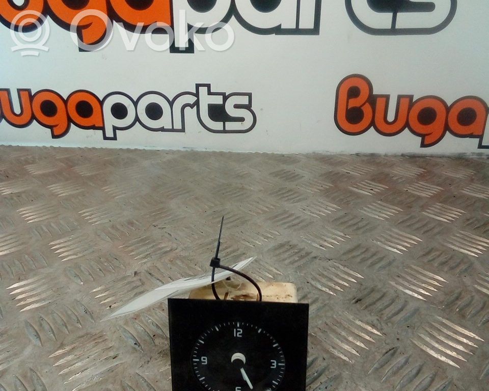 Clock   7700830614
