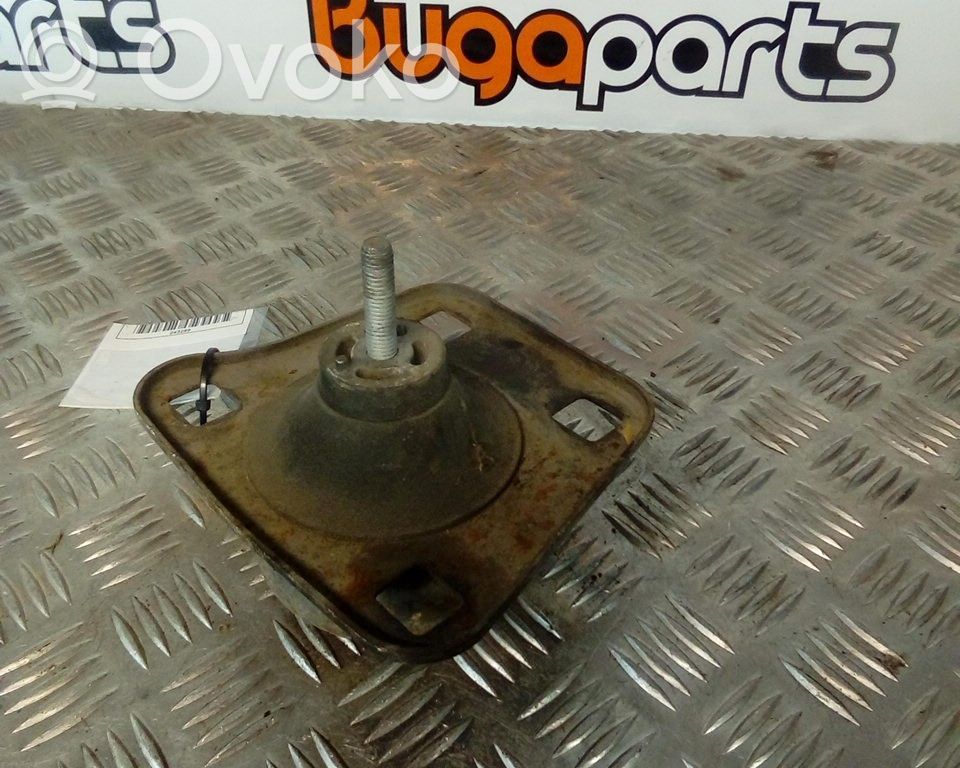 Engine mount bracket
