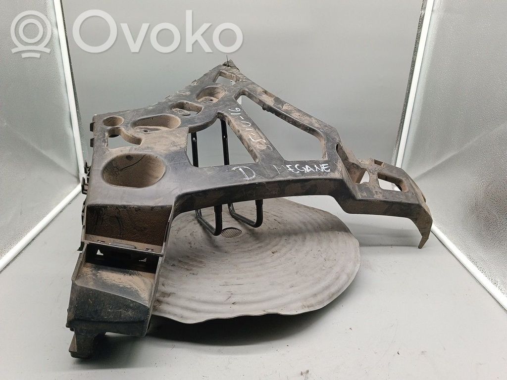 Rear bumper mounting bracket   791820002R,0001037279,DIREITO