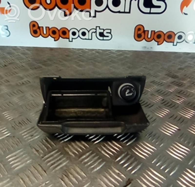 Car ashtray   008262672