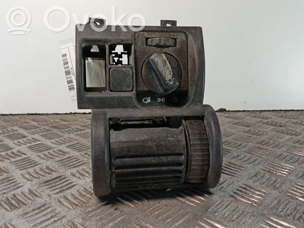 Šviesų jungtukas   90386874