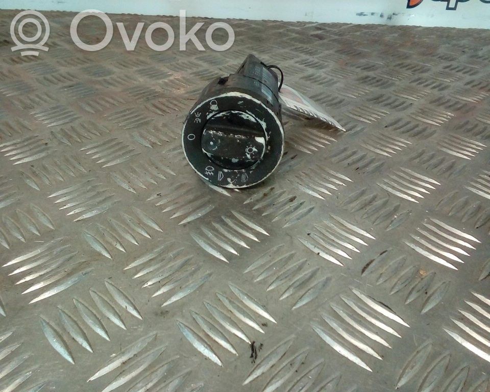 Valokatkaisija   8E0941531