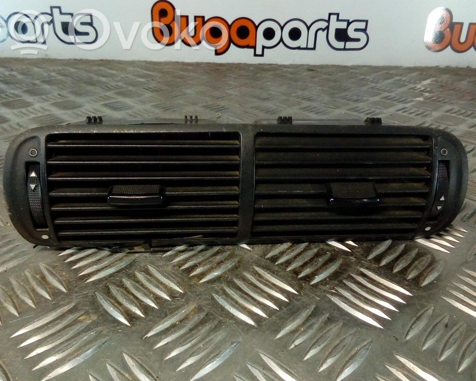 Seat Leon (1M) Dysze / Kratki środkowego nawiewu deski rozdzielczej 
