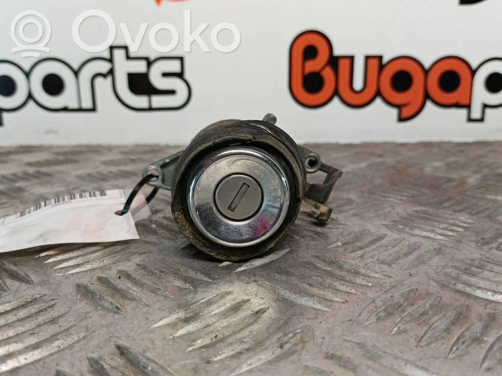 Opel Combo D Takaluukun lukon salvan moottori 