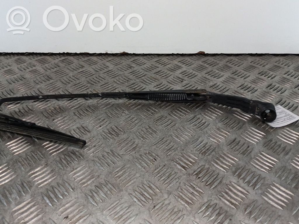 Mitsubishi Mirage V CJO Front wiper blade arm 