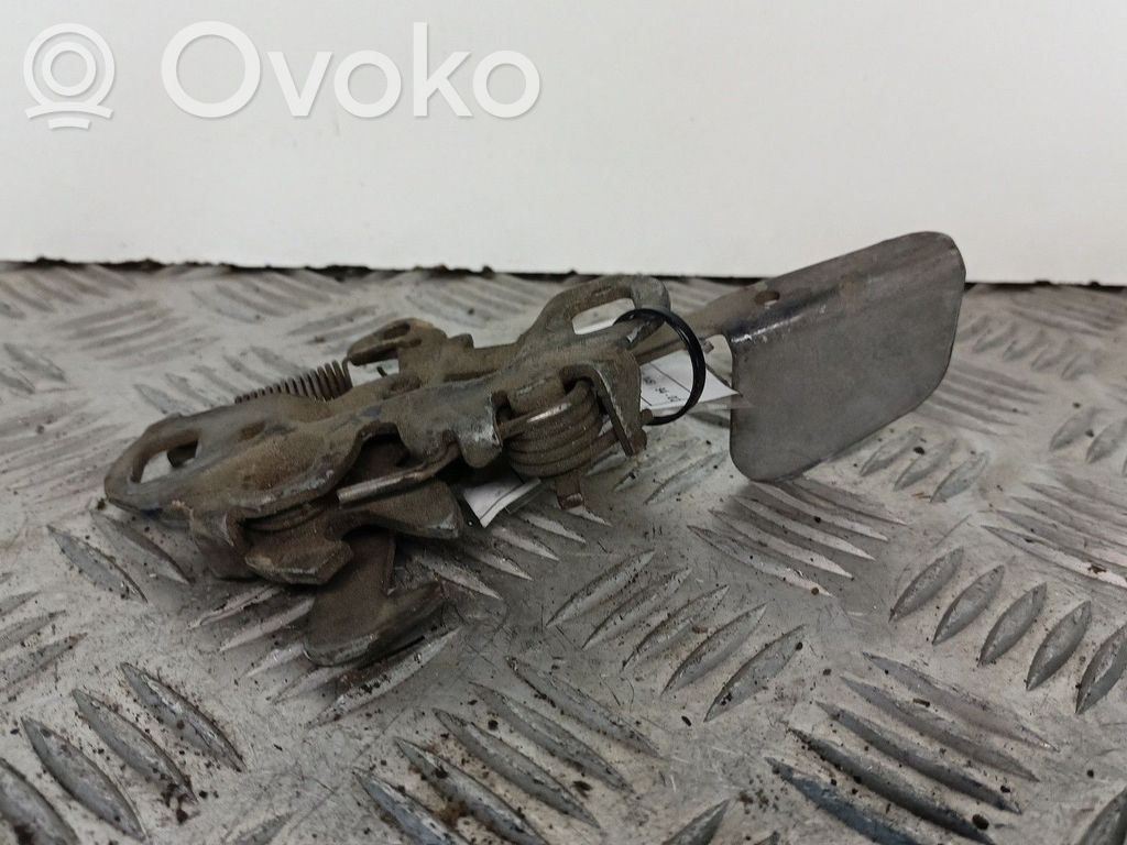 Peugeot 306 Петля замка капота двигателя 