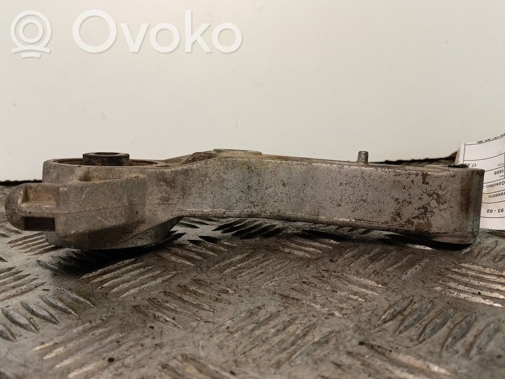 Engine mount bracket   9227883