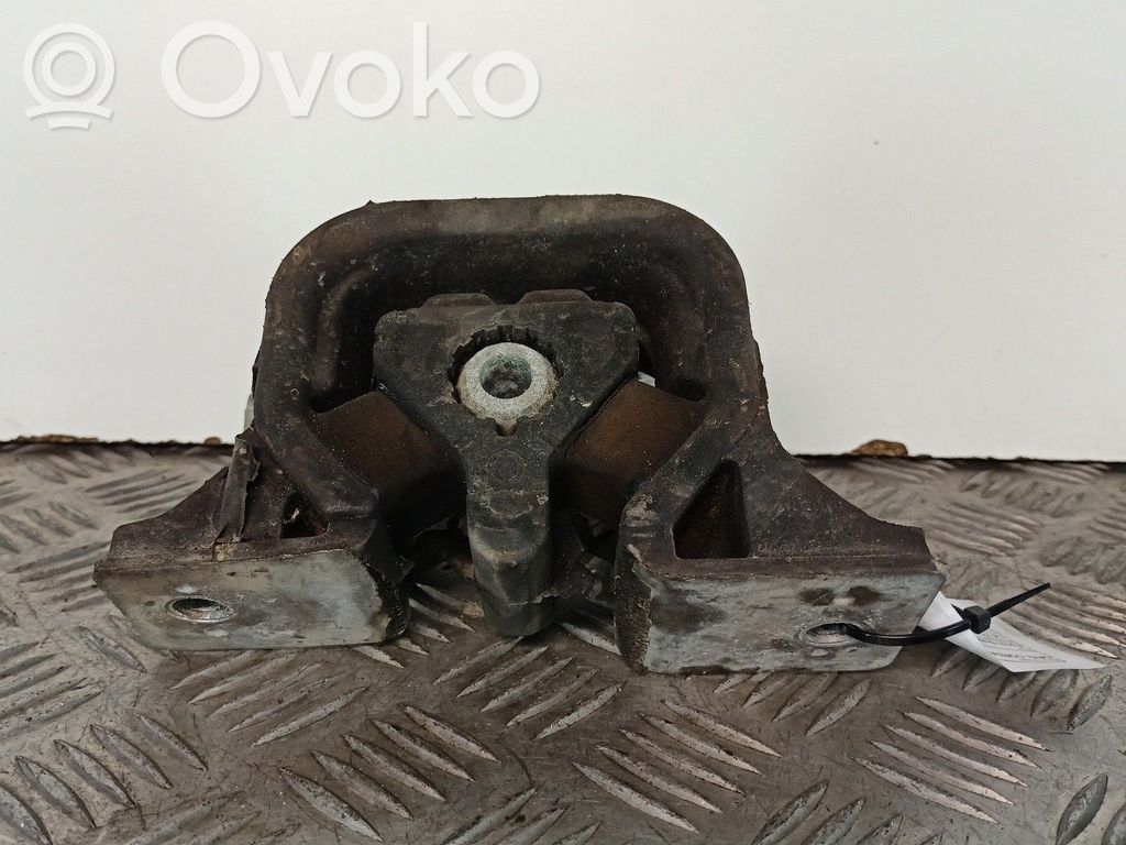 Engine mount bracket   9227880