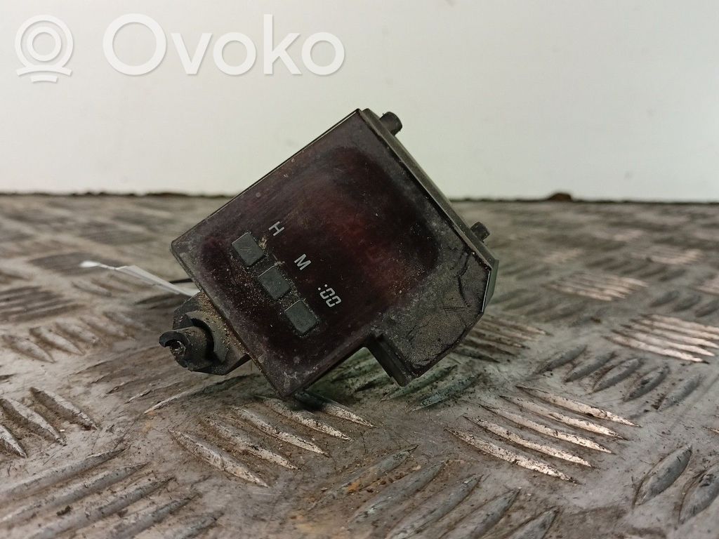 Toyota Corolla E110 Laikrodis 