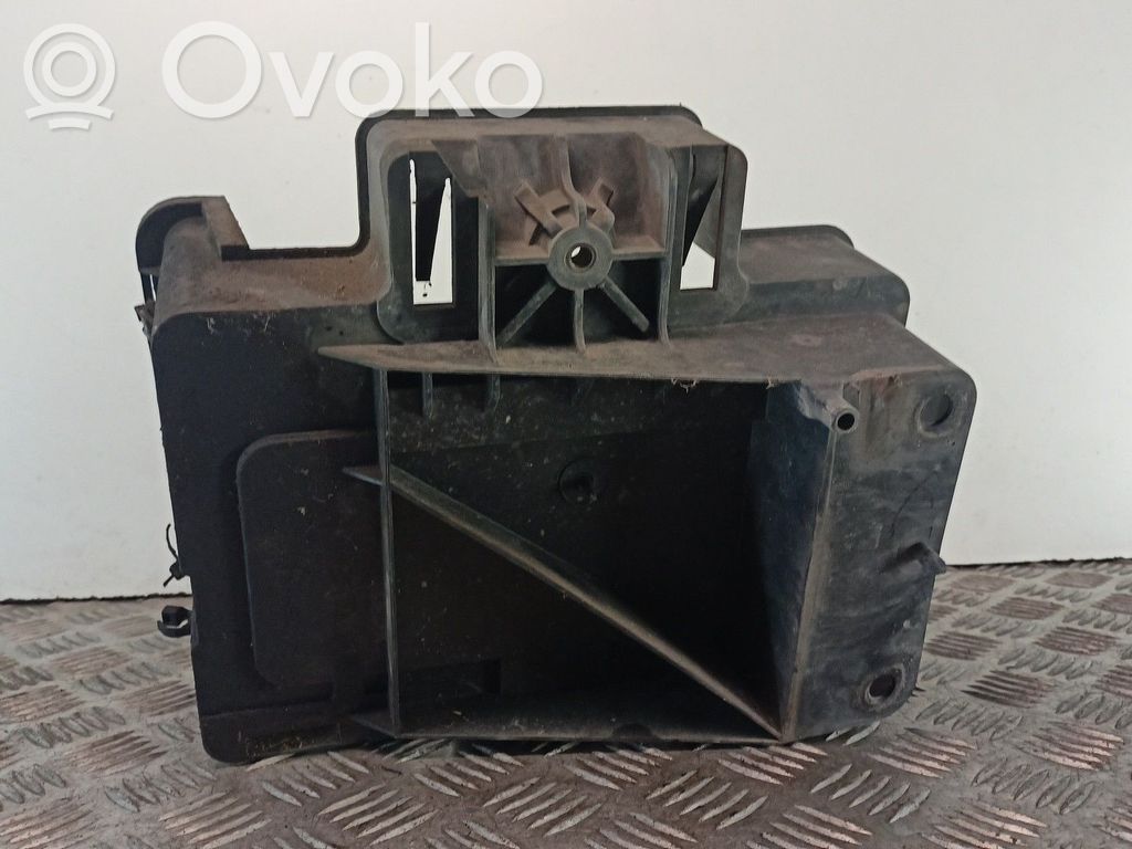 Ford Focus Akkulaatikon alusta 