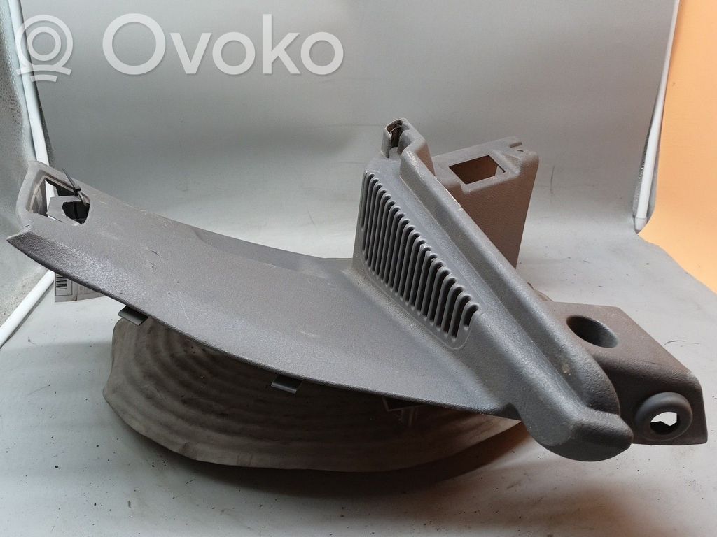 Renault Clio II Tailgate trim 