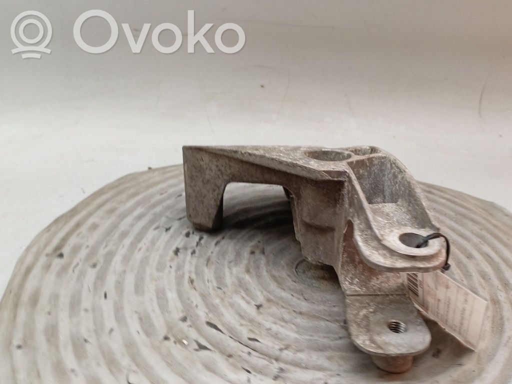 Engine mount bracket   8200072652,31170112