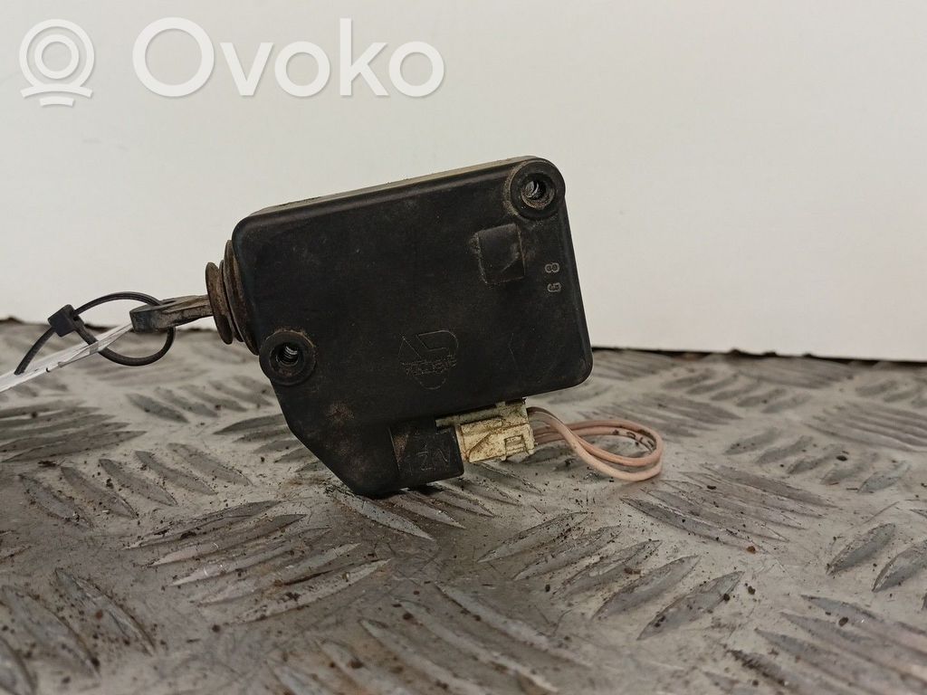 Peugeot 306 Polttoainetankin korkin lukon moottori 